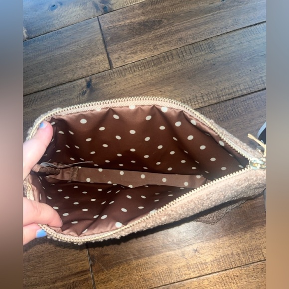 DOG MOM NWT Brown Sherpa Pouch - Picture 3 of 6